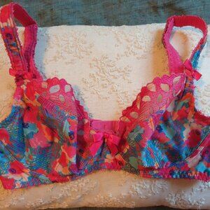 Hot pink multicolored 28DD unlined Freya underwire AA1731 bra, good condition